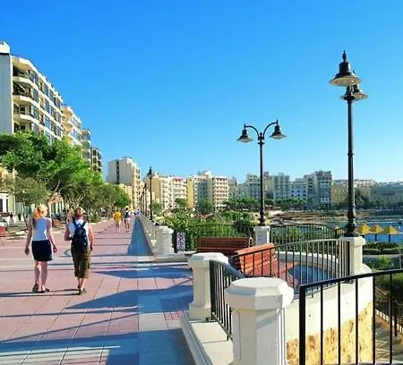 Perfect Location, Modern 2br
