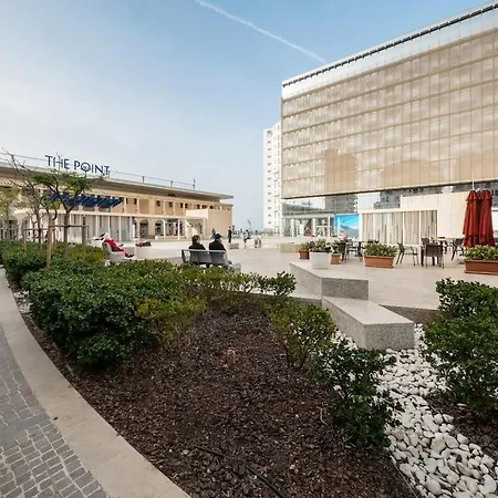 Perfect Location, Modern 2br *