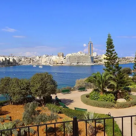 Perfect Location, Modern 2br *
