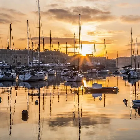 Perfect Location, Modern 2br *