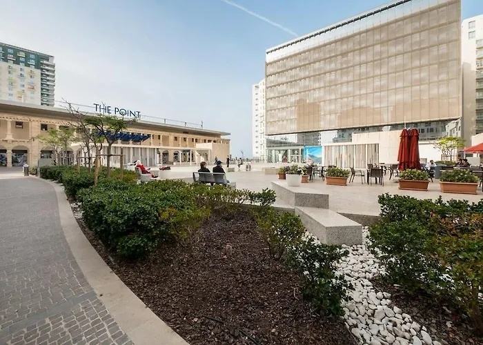 Perfect Location, Modern 2br *