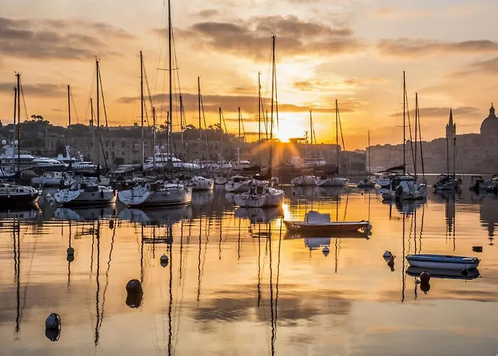 Perfect Location, Modern 2br *